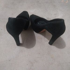 Name brand High heel shoes size 7